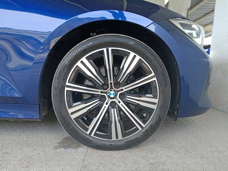 18 - BMW Serie 3 320d auto