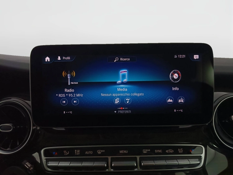 16 - Mercedes-Benz Classe V Extralong 300 d Premium 4matic auto
