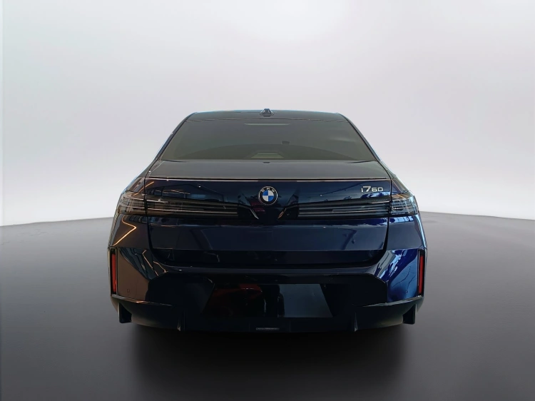 4 - BMW Serie 7 BMW i7 60 xDrive Berlina