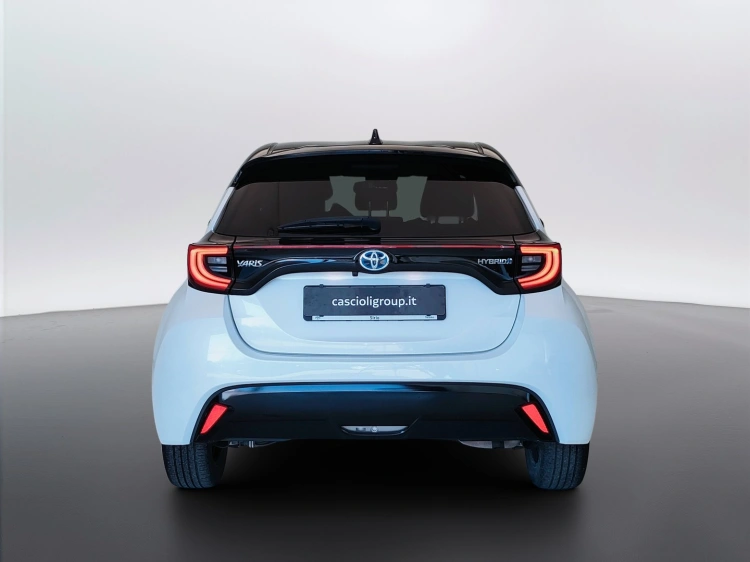 6 - Toyota Yaris Yaris 1.5h Style