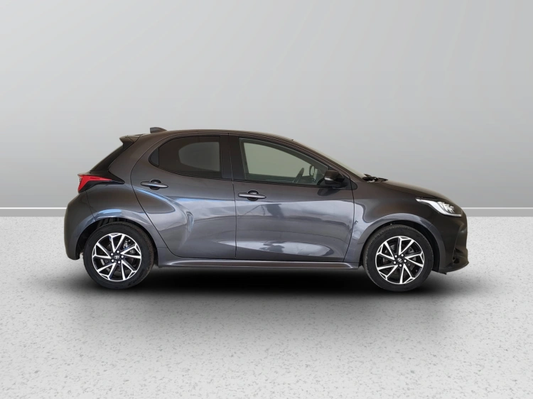 7 - Toyota Yaris Yaris 1.5h Lounge