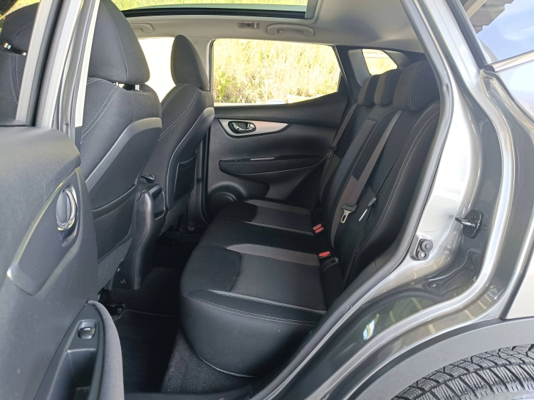 9 - Nissan Qashqai Qashqai 1.5 dci N-Connecta 110cv