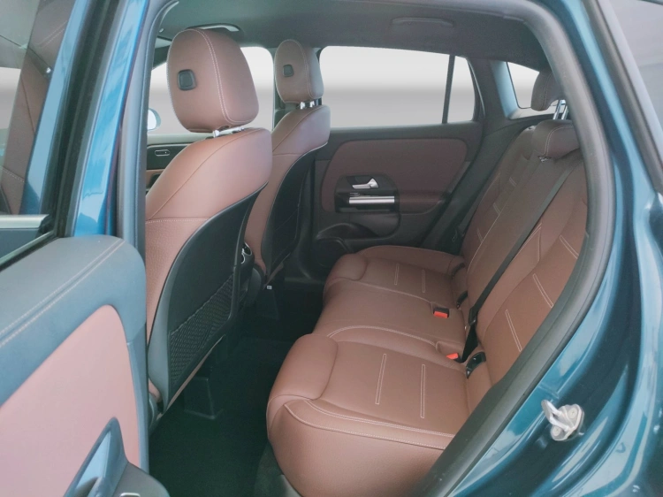 13 - Mercedes-Benz GLA 250 e phev (eq-power) Premium auto