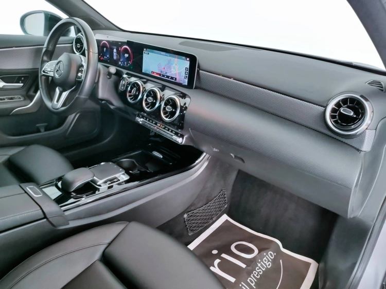 12 - Mercedes-Benz Classe A 180 d Sport auto