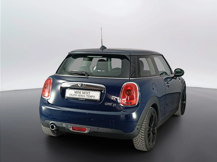4 - MINI Cooper Mini 1.5 One D Business 3p