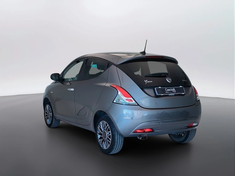 7 - Lancia Ypsilon Ypsilon 1.0 firefly hybrid Gold s&s 70cv