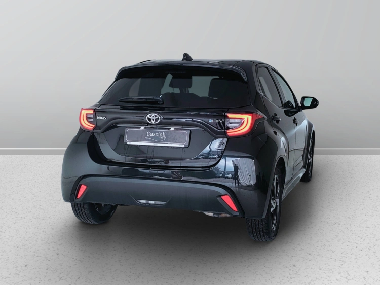 6 - Toyota Yaris Yaris 1.5h Trend