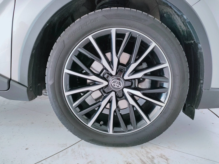 8 - Toyota C-HR C-HR 1.8h Trend 2wd e-cvt