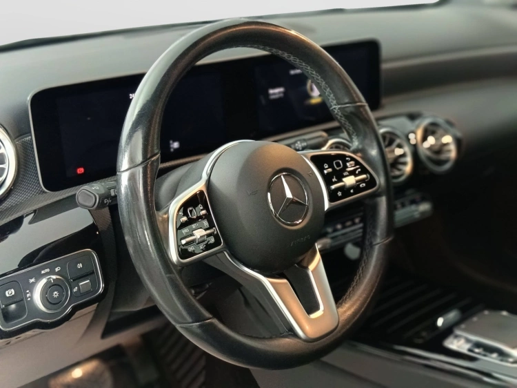 16 - Mercedes-Benz Classe A 180 d Sport Extra auto