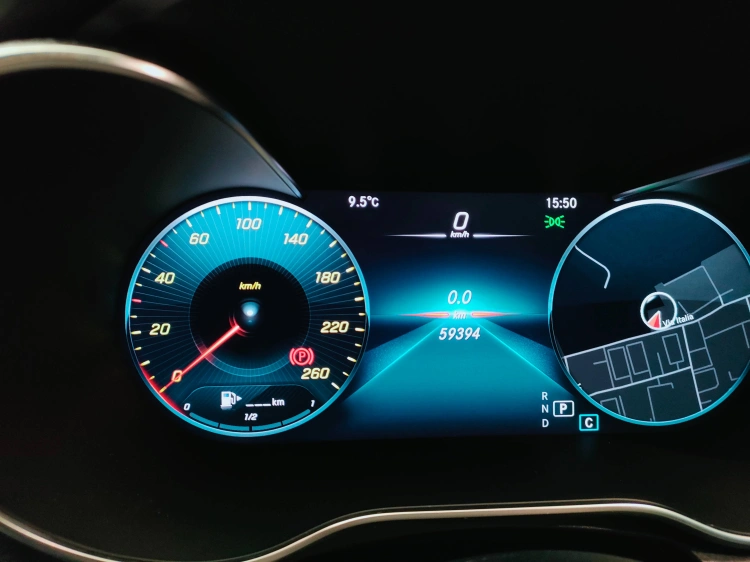 17 - Mercedes-Benz Classe C Coupe 220 d Premium Plus 4matic auto