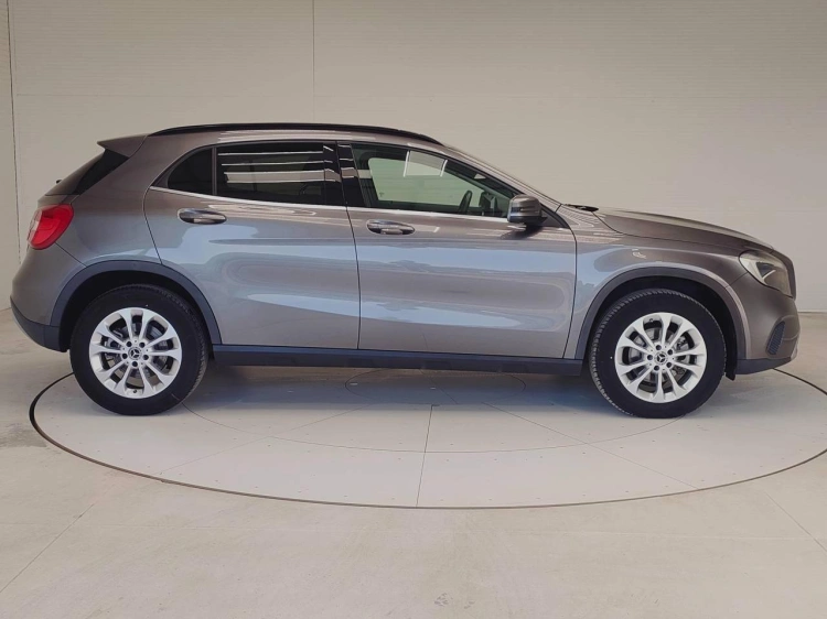 6 - Mercedes-Benz GLA 200 d Business auto