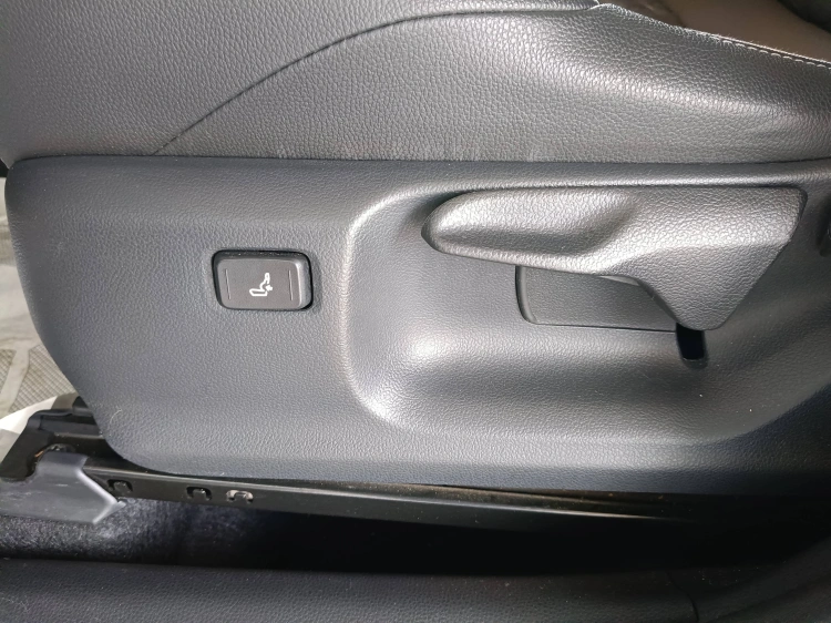 18 - Toyota Yaris Cross Yaris Cross 1.5h Lounge fwd 116cv e-cvt