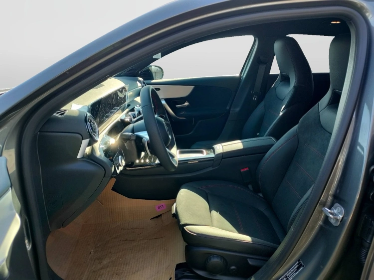 10 - Mercedes-Benz Classe A 180 d Automatic