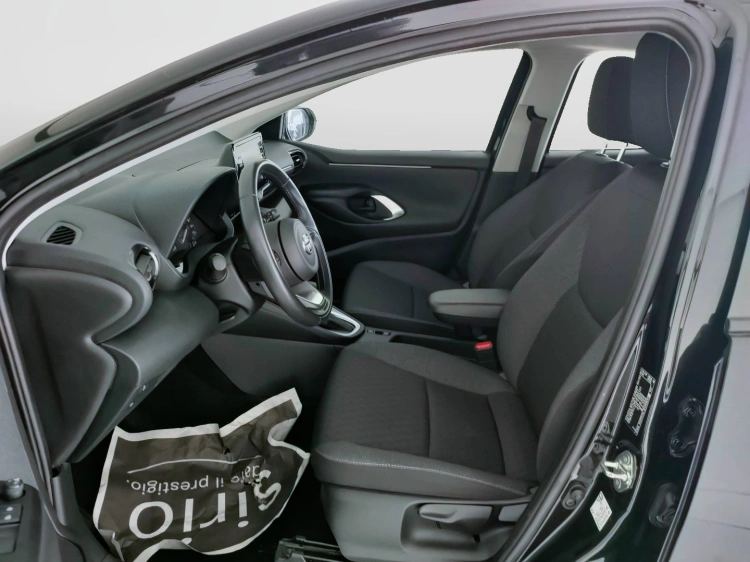 12 - Toyota Yaris Yaris 1.5h Active