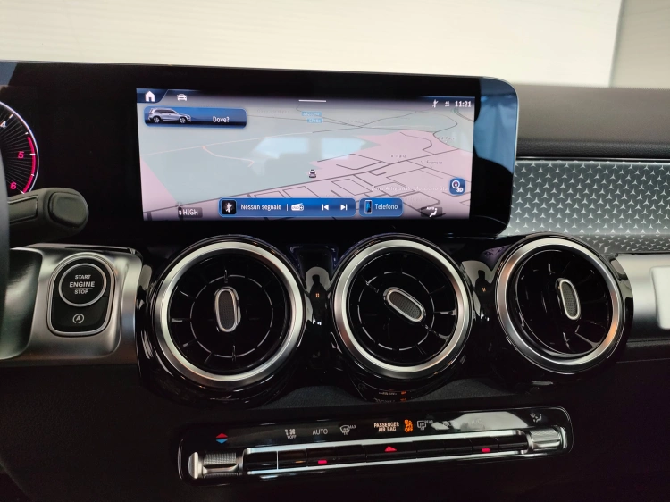 12 - Mercedes-Benz GLB 180 d Progressive Advanced auto