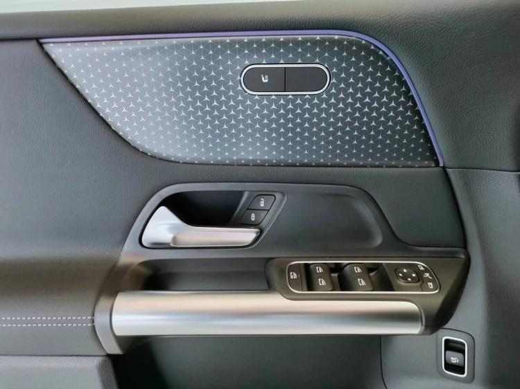 18 - Mercedes-Benz Classe B 180 d Street Edition auto