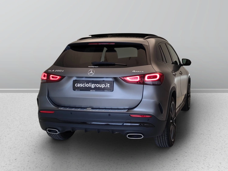 6 - Mercedes-Benz GLA 200 d Premium 4matic auto