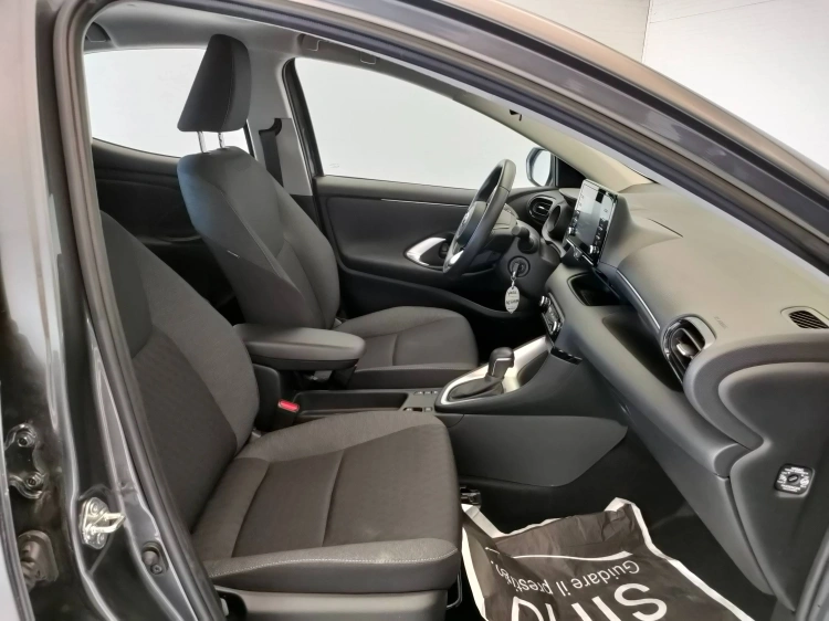 12 - Toyota Yaris Yaris 1.5h Trend