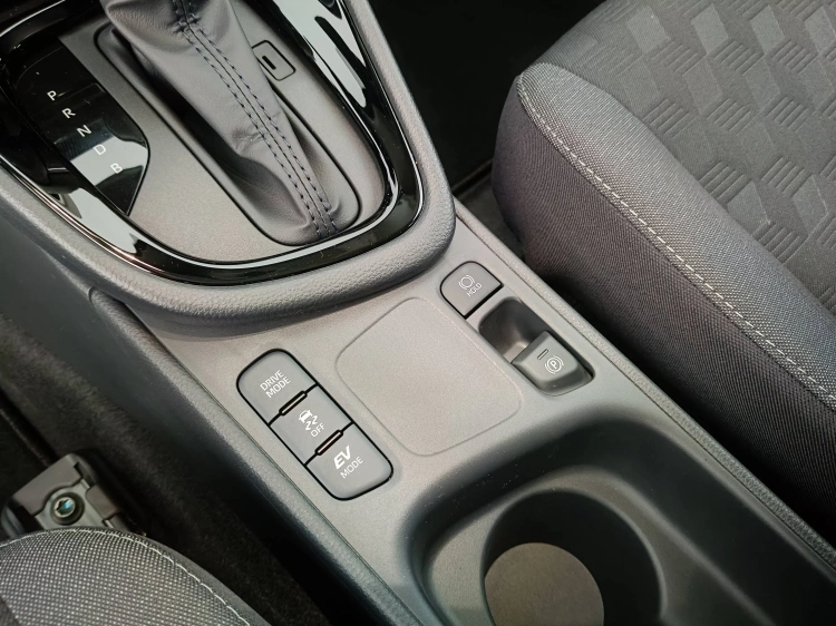 14 - Toyota Yaris YARIS 15H ECVT 5P TREND MY25