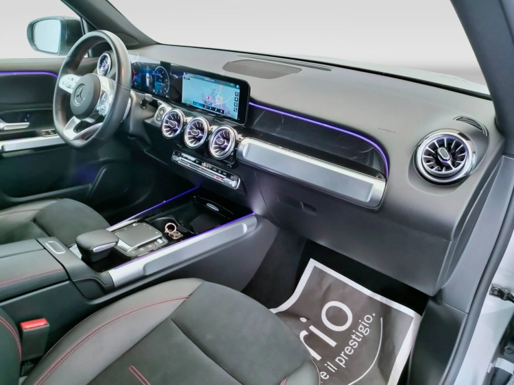 12 - Mercedes-Benz GLB 200 d Premium auto