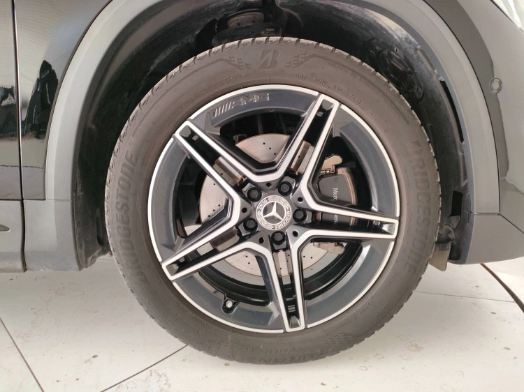 8 - Mercedes-Benz GLA 200 d Premium 4matic auto
