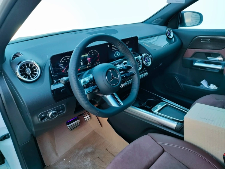 11 - Mercedes-Benz GLA 200 d Automatic 4MATIC