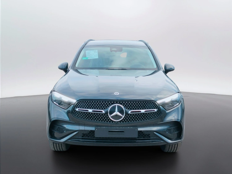 2 - Mercedes-Benz GLC 300 de 4MATIC
