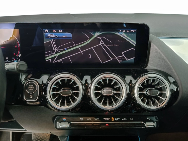 13 - Mercedes-Benz GLA 180 d Progressive Advanced Plus auto