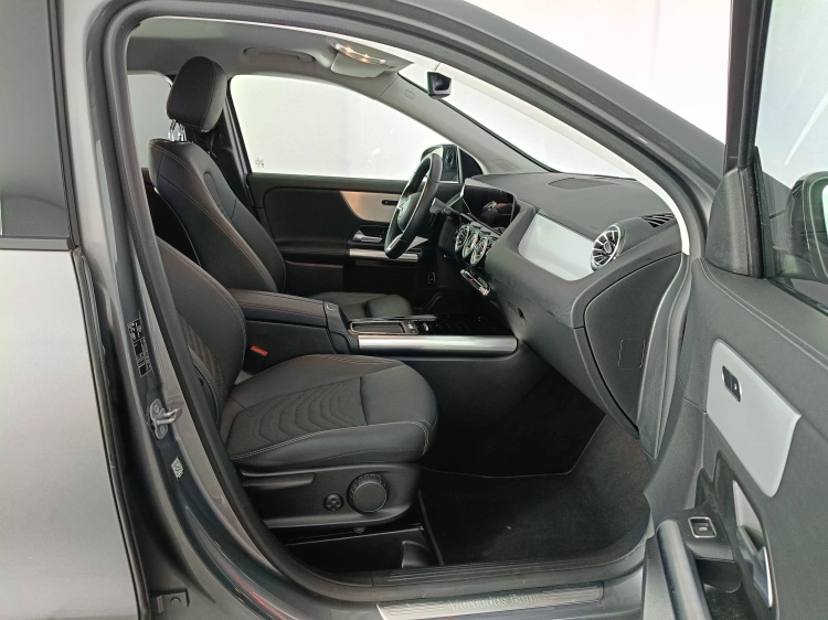 11 - Mercedes-Benz GLA 180 d Progressive Advanced Plus auto