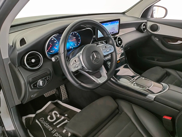 13 - Mercedes-Benz GLC 220 d Premium 4matic auto