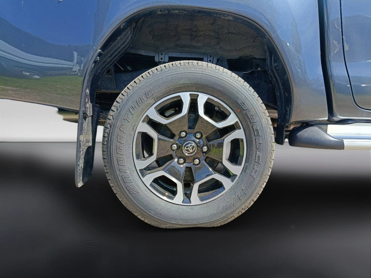 12 - Toyota Professional Hilux HILUX 2.4D A DC 4WD EXE MY24