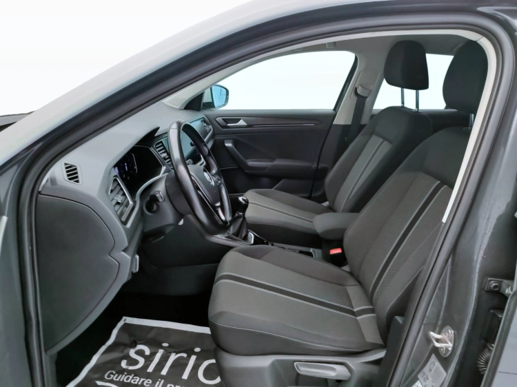 14 - Volkswagen T T-Roc 1.6 tdi Style