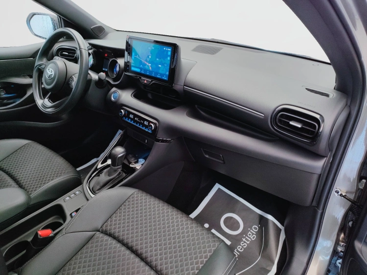 15 - Toyota Yaris Yaris 1.5h Lounge