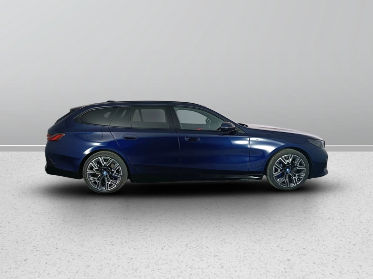 6 - BMW i5 BMW i5 eDrive40 Touring