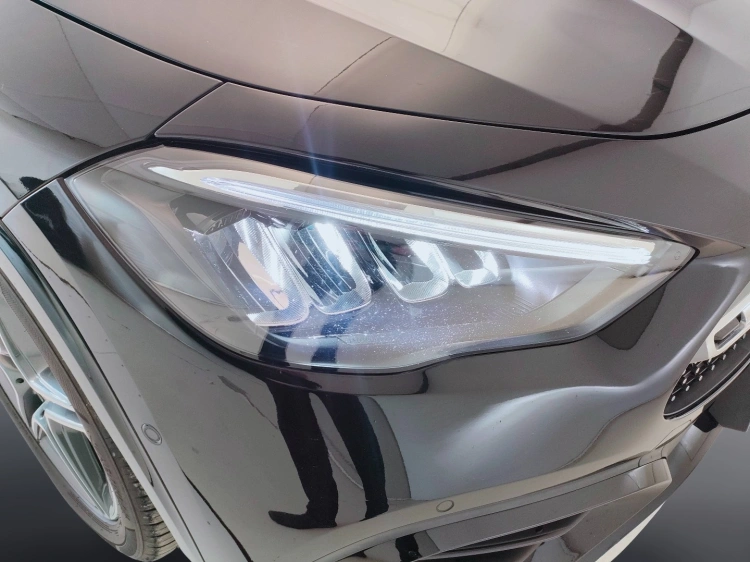 12 - Mercedes-Benz GLA 200 d AMG Line Premium auto