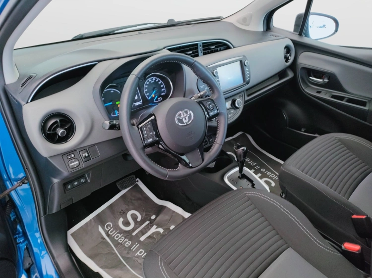 13 - Toyota Yaris Yaris 5p 1.5h Business