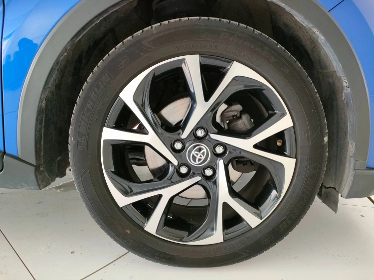 8 - Toyota C-HR C-HR 2.0h Trend e-cvt