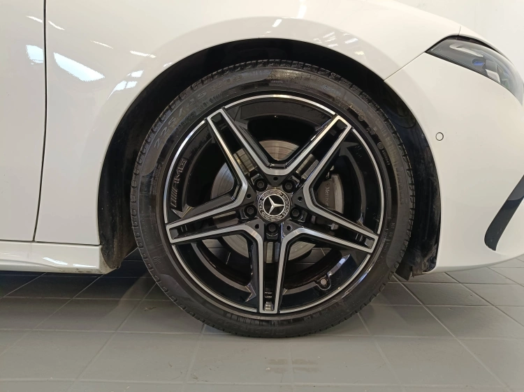 16 - Mercedes-Benz Classe A 180 d AMG Line Advanced Plus auto