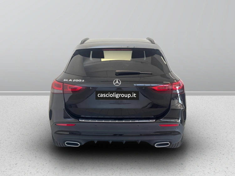7 - Mercedes-Benz GLA 200 d Premium auto
