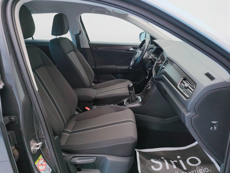 13 - Volkswagen T T-Roc 1.0 tsi Style 115cv