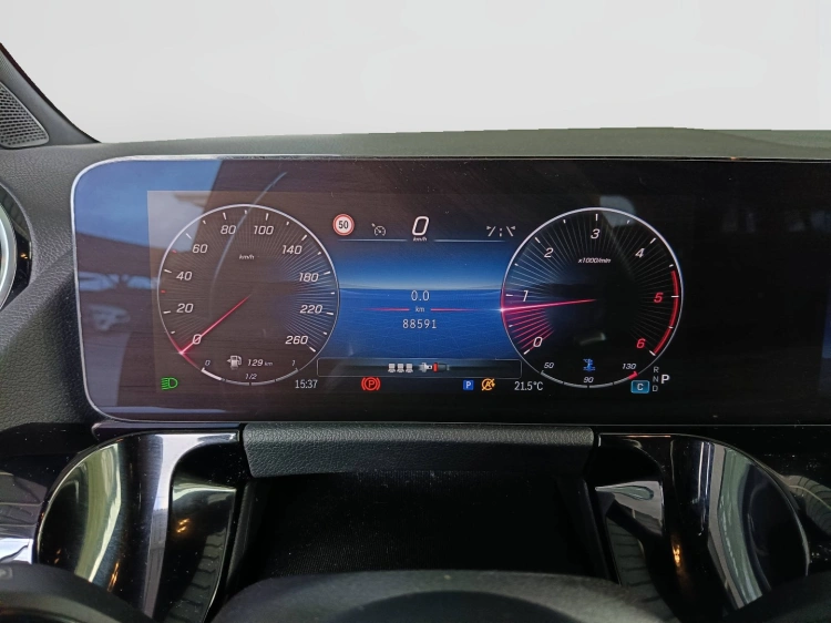 12 - Mercedes-Benz GLA 200 d AMG Line Premium auto