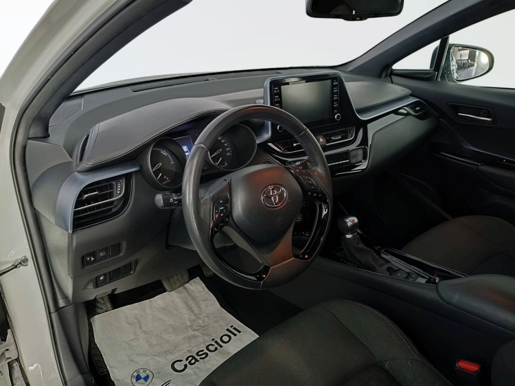 8 - Toyota C-HR C-HR 1.8h Trend e-cvt