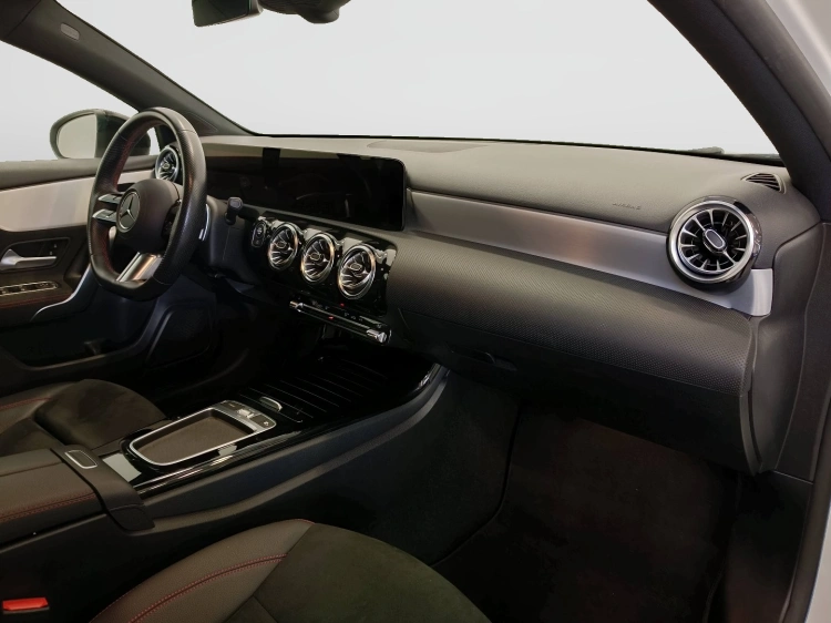 10 - Mercedes-Benz Classe A 180 d AMG Line Advanced Plus auto