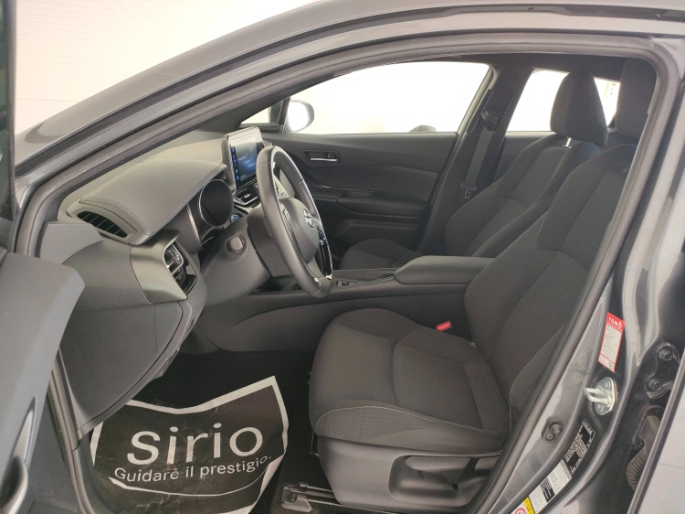 15 - Toyota C-HR C-HR 1.8h Active 2wd e-cvt