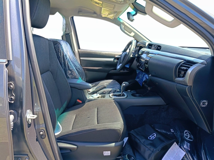 12 - Toyota Professional Hilux HILUX 2.8D A 48VDC4WD LNG MY25