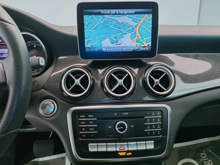 19 - Mercedes-Benz GLA 200 d Night Edition auto