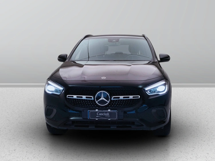 2 - Mercedes-Benz GLA 200 d Sport Plus auto