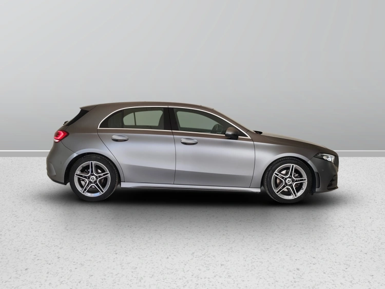 7 - Mercedes-Benz Classe A 200 d Premium auto