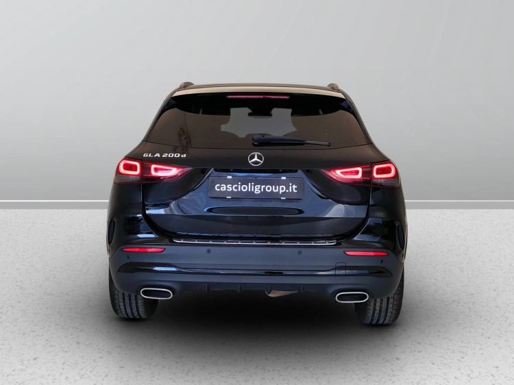 4 - Mercedes-Benz GLA 200 d Premium auto