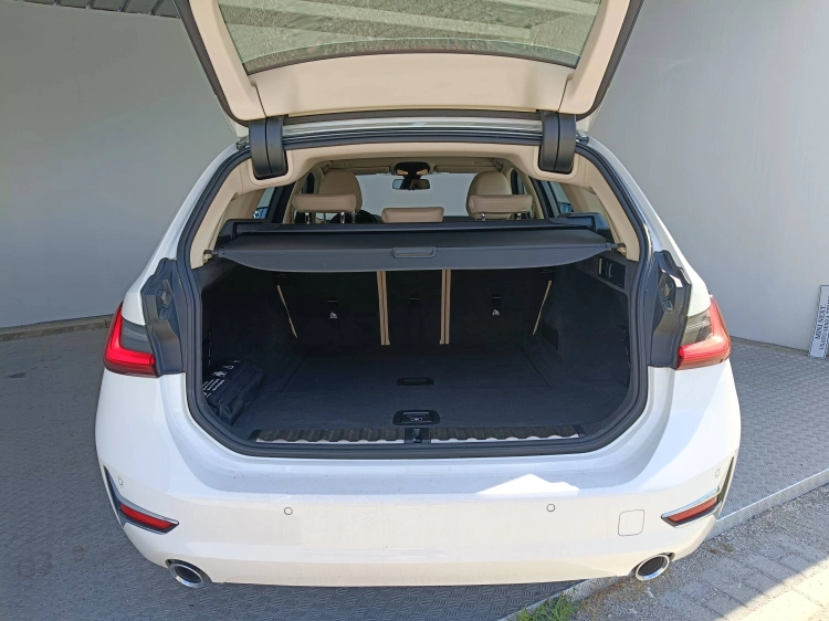 20 - BMW Serie 3 320d Touring Luxury auto